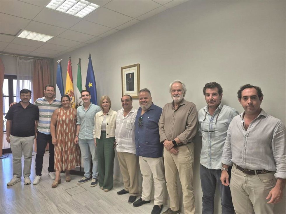 La alcadesa de Jerez con titulares de las casetas de Feria.