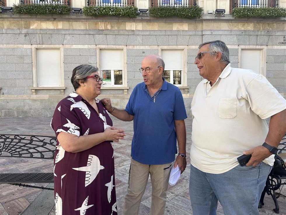 Integrantes del grupo municipal Con Andalucía --integrado por Izquierda Unida, Podemos e Iniciativa del Pueblo Andaluz- en el Ayuntamiento de Huelva.