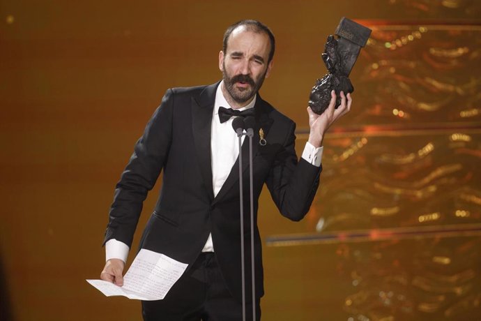 Archivo - El guionista Eduard Sola ganan el Goya Mejor Guión Original por 'Casa en flames' en la 39º edición de los Premios Goya, en el Palacio de Exposiciones y Congresos de Granada, a 8 de febrero de 2025, en Granada, Andalucía (España). Los galardones 