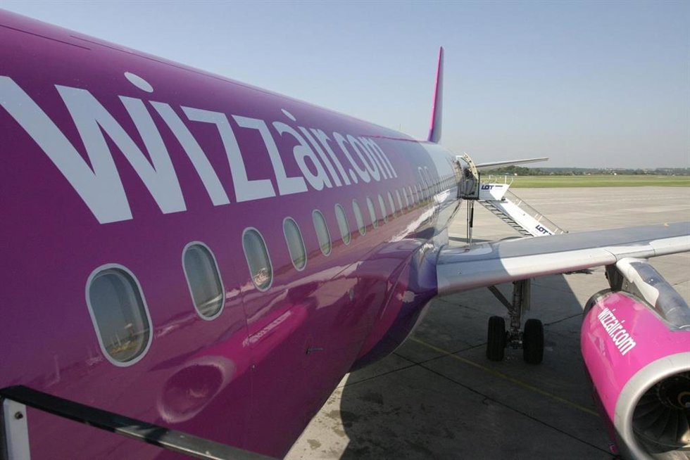 Archivo - Avión de Wizz Air.