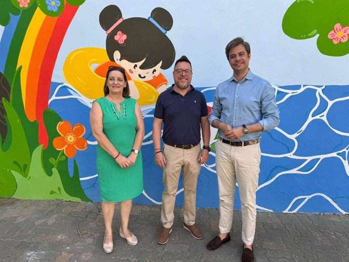 Diego Copé (dcha.), durante su visita a la Escuela de Educación Infantil Santuario.