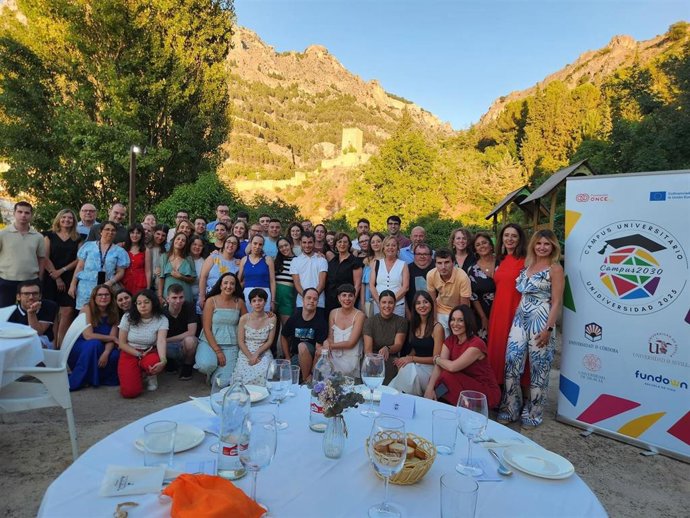Foto de los estudiantes con discapacidad intelectual en el 'Campus 2030' que se organiza en Cazorla (Jaén).