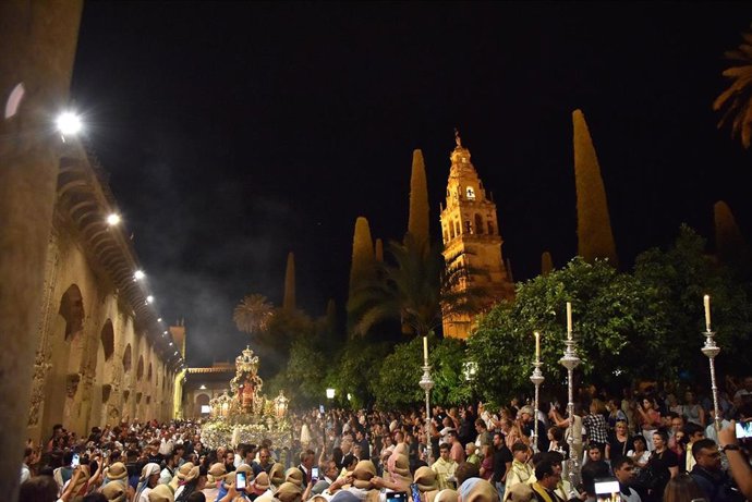 Archivo - Procesión de la Virgen de la Fuensanta a su paso por el Patio de los Naranjos de la Mezquita-Catedral de Córdoba.