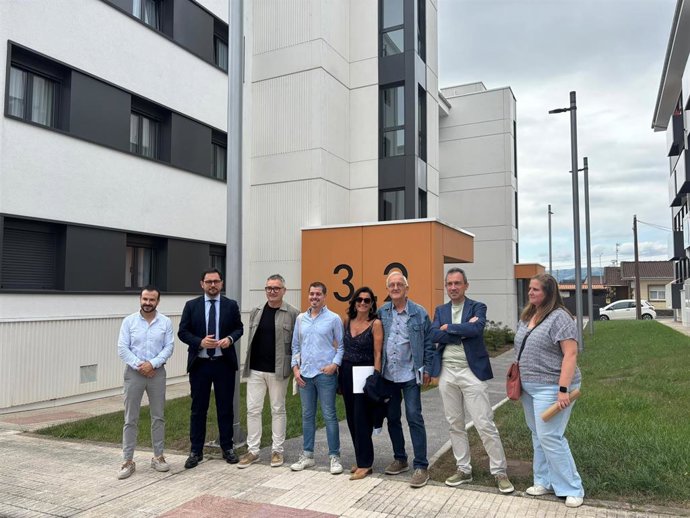 El concejal de Infraestructuras Urbanas y Rurales, Gilberto Villoria, durante su visita el Poblado de Inuesa.