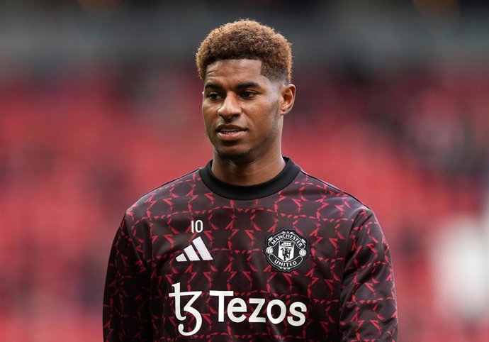Archivo - Arquivo - 29 de setembro de 2024, Reino Unido, Manchester: Marcus Rashford, do Manchester United, se aquece antes da partida de futebol da Premier League inglesa entre o Manchester United e o Tottenham Hotspur em Old Trafford. Foto: Martin Ricke