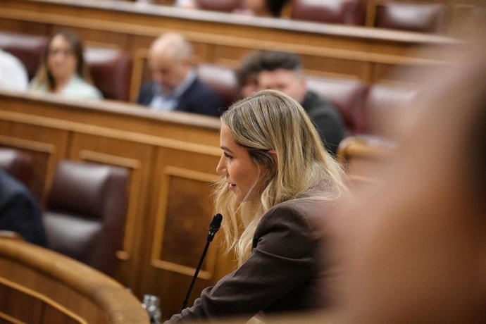 Archivo - La diputada del PP Noelia Núñez interviene durante una sesión de control al Gobierno, en el Congreso de los Diputados, a 11 de junio de 2025, en Madrid (España).