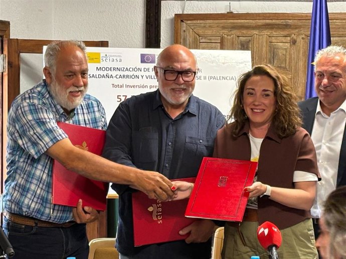 Acto de firma del convenio con los regantes (Junta de Castilla y León)