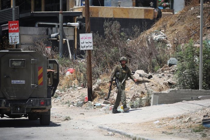 July 23, 2025, Nablus, West Bank, Palestinian Territory: Israeli army forces raid and surround a building in the Ma'ajin area, west of Nablus, in the West Bank, during a military operation in the Ma'ajin area, west of Nablus, July 23, 2025