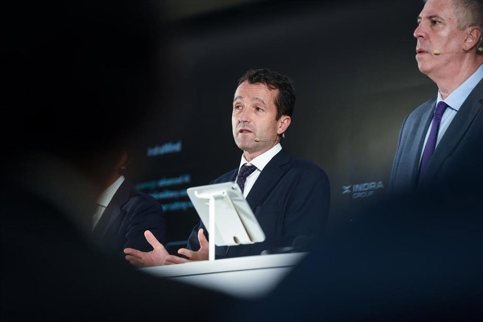 El presidente de Indra Group, Ángel Escribano, durante la rueda de prensa tras la presentación de resultados de accionistas de Indra, en la sede de la empresa, a 23 de julio de 2025, en Madrid (España). 