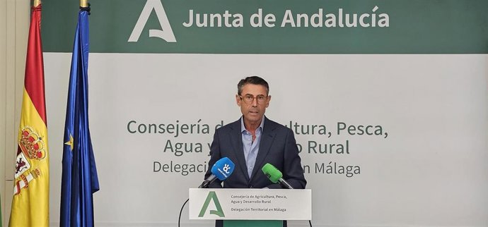 El delegado territorial de Agricultura, Pesca, Agua y Desarrollo Rural en Málaga, Fernando Fernández Tapia-Ruano, en rueda de prensa