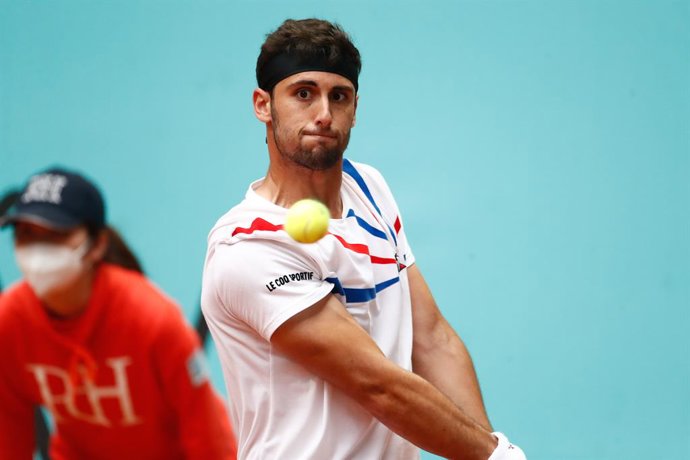 Archivo - Carlos Taberner of Spain in action during his Men's Singles match, round of 64, against Fabio Fognini of Italy on the ATP Masters 1000 - Mutua Madrid Open 2021 at La Caja Magica on May 3, 2021 in Madrid, Spain.