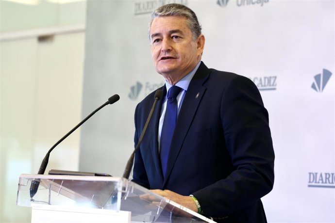 El consejero de la Presidencia, Interior, Diálogo Social y Simplificación Administrativa, Antonio Sanz