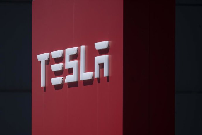 Archivo - Tesla reduce sus ganancias en el segundo trimestre de 2025 un 16% hasta los 995 millones de euros.