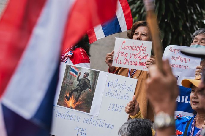 July 20, 2025, Bangkok, Thailand: Protestors hold placards and flags during a demonstration over tensions at the Thai-Cambodian border. Protestors gathered in front of the Royal Embassy of Cambodia in Bangkok to denounce Cambodia's alleged violation of th