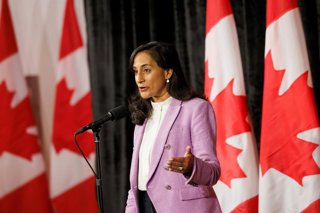 Archivo - August 27, 2024, Halifax, Ns, Canada: Minister Anita Anand speaks to media at the Federal ministers cabinet retreat in Halifax, Tuesday, Aug. 27, 2024.