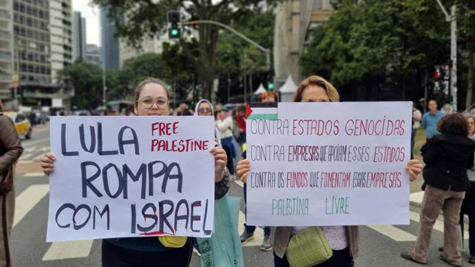 Archivo - Arquivo - 15 de junho de 2025, São Paulo, São Paulo, Brasil: Milhares de manifestantes se reúnem na Praça Roosevelt, em São Paulo, exigindo o fim imediato do genocídio de Israel em Gaza e o rompimento total das relações diplomáticas no Brasil em