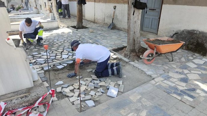 Archivo - Trabajadores del Plan de Empleo de Guadalajara.