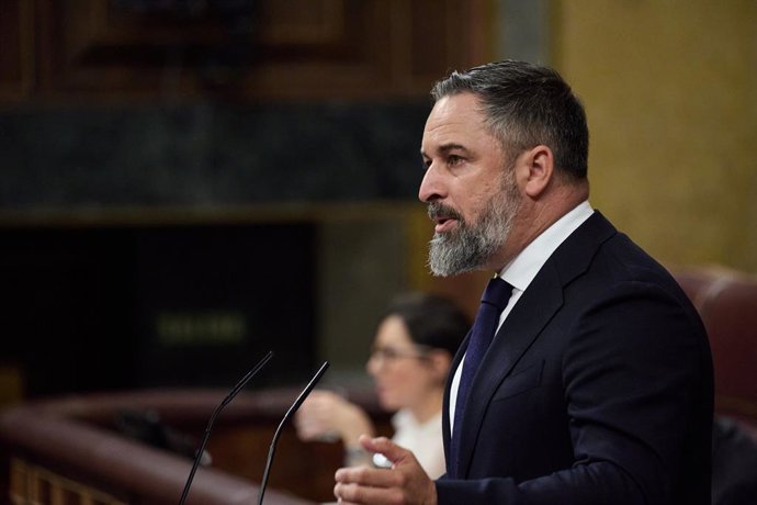 El líder de Vox, Santiago Abascal, durante un pleno extraordinario, en el Congreso de los Diputados, a 9 de julio de 2025, en Madrid (España). Sánchez comparece en un pleno extraordinario para tratar asuntos pendientes como la implicación de Santos Cerdán