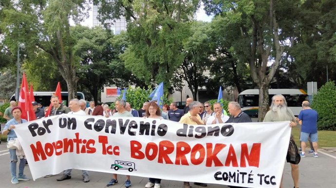 Concentración convocada por el comité de empresa de TCC Moventis.