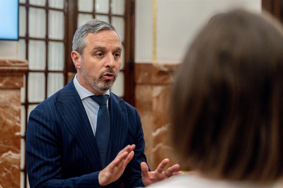 Archivo - El diputado del PP Juan Bravo, durante una sesión de control al Gobierno, en el Congreso de los Diputados, a 9 de abril de 2025, en Madrid (España). (Foto de archivo).