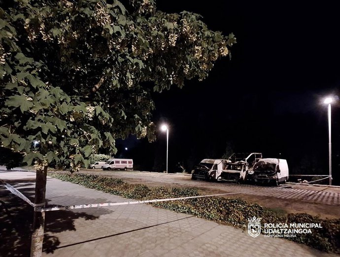 Los vehículos calcinados.