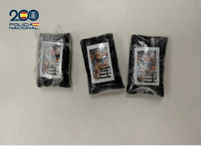 Suc.- Detenidas dos personas en La Palma por portar tres paquetes de hachís durante la bajada de la Virgen de las Nieves