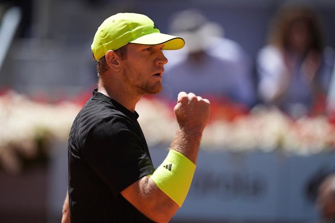 Archivo - Alejandro Davidovich Fokina of Spain in action against Alexander Zverev of Germany during the Mutua Madrid Open 2025, ATP Masters 1000 and WTA 1000 tennis tournament, celebrated at Caja Magica on April 27, 2025 in Madrid, Spain.