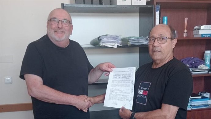 Archivo - Alain Franz (i) y José Sampere (d), concejales de PIPN y PSOE en el Ayuntamiento de San Fulgencio (Alicante)