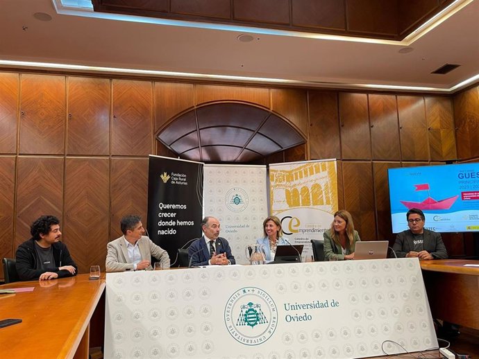 Presentación del informe GUESSS en el Edificio Histórico de la Universidad de Oviedo.