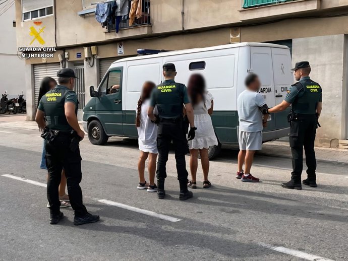 Quatre detinguts acusats de cometre robatoris amb el mètode de la crossa al Castell de Guadalest