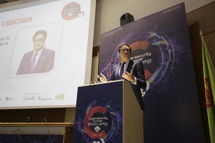 El Ministro Óscar López, En La Clausura Del Cybersecurity Summer Bootcamp Organizado Por El Incibe En León Y Que Se Ha Celebrado En La ULE.