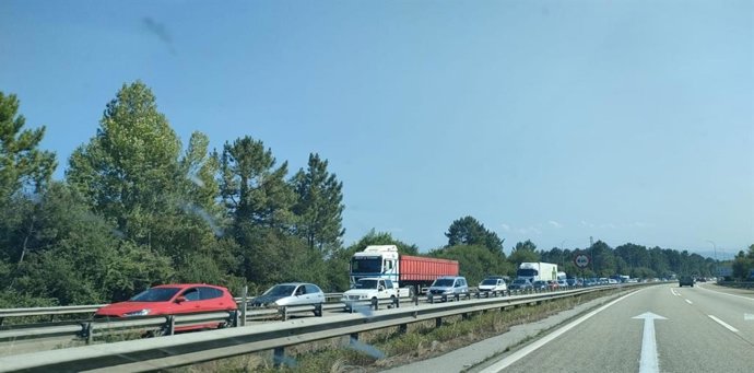 Retenciones en la autopista Y a causa de un siniestro por alcance entre 4 vehículos.
