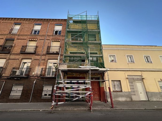 Archivo - El mural del edificio de El Montacargas, en Puerta del Ángel, se protegerá y se suspenden las obras de la fachada
