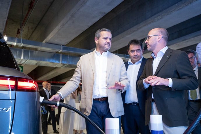 EL consejero de Vivienda, Transportes e Infraestructuras, Jorge Rodrigo, en el nuevo aparcamiento de Nuevos Ministerios