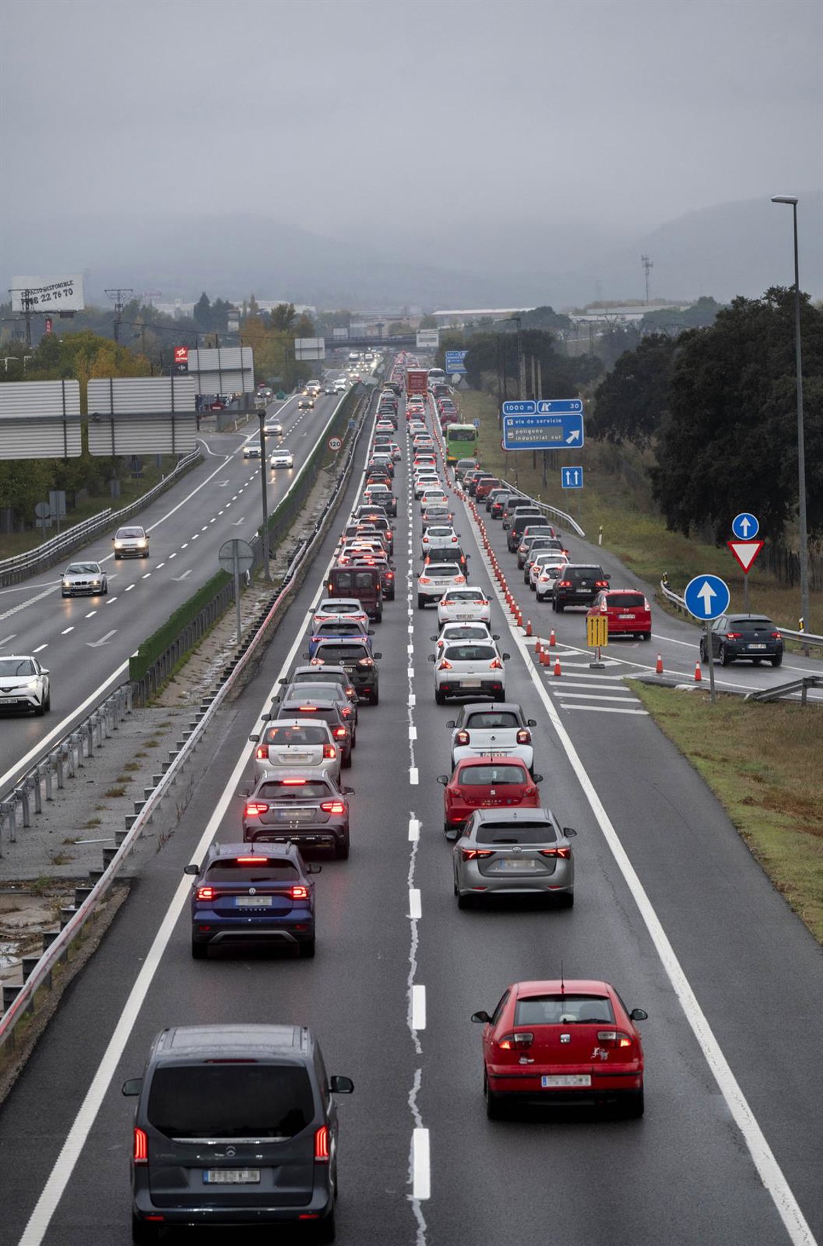 Normalidad en las carreteras madrileñas en el inicio del puente por la festividad de Santiago
