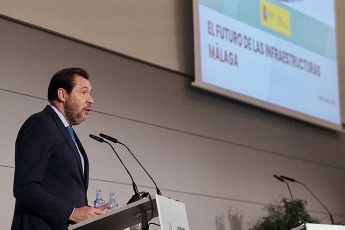 El ministro de Transportes y Movilidad Sostenible, Óscar Puente, ha participado en un encuentro-coloquio en Málaga.