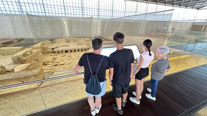 Nuevos paneles instalados en la villa romana de La Olmeda, en Palencia.