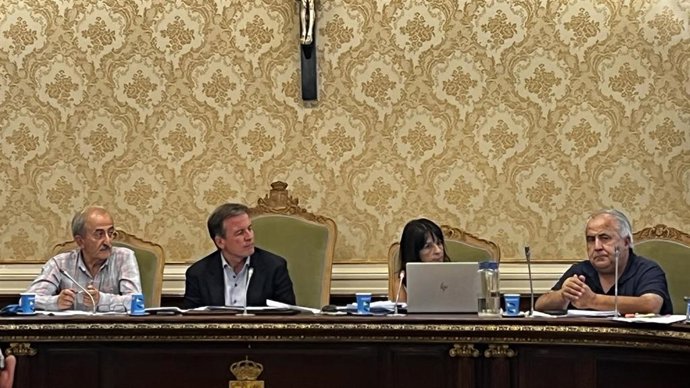 El presidente de la Diputación, Borja Suárez(segundo izda), junto a los vicepresidentes, Ramiro Ibáñez, Inma Sierra y José Antonio de los Mozos.