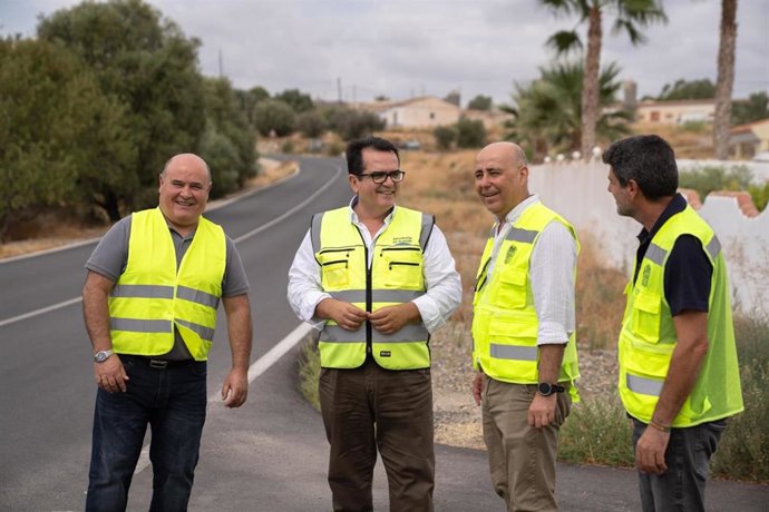 El diputado provincial de Fomento, Antonio Jesús Rodríguez, durante una visita a Huércal-Overa (Almería).