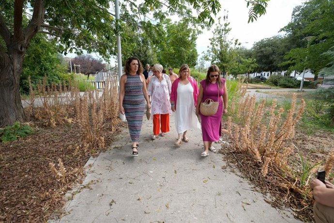 Visita del PSOE al barrio de Bobadilla