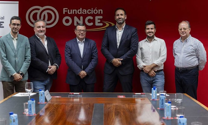 Fundación ONCE y Escofet 1886 se unen para mejorar la accesibilidad y el diseño para todas las personas en los entornos construidos