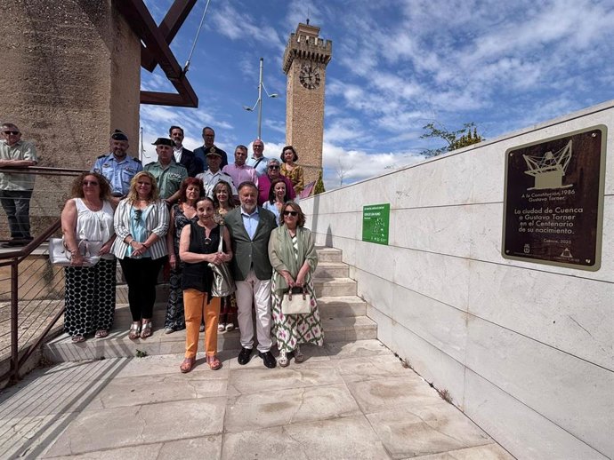 Acto de la placa que la ciudad de Cuenca ha dedicado al artista Gustavo Torner.
