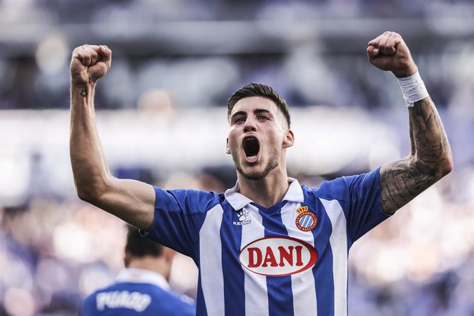 Archivo - Roberto Fernandez of RCD Espanyol celebrates a goal during the Spanish league, La Liga EA Sports, football match played between RCD Espanyol and Real Betis at RCDE Stadium on May 04, 2025 in Cornella, Barcelona, Spain.