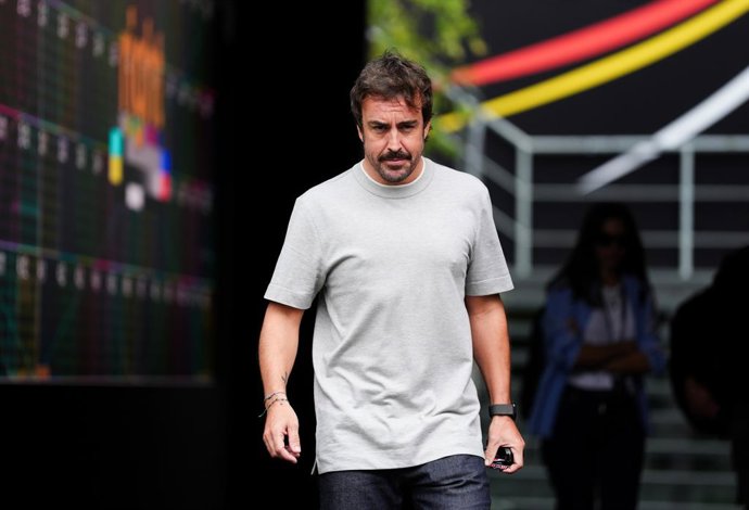 24 July 2025, Belgium, Spa: Spanish Formula One driver Fernando Alonso of team Aston Martin arrives at Circuit de Spa-Francorchamps ahead of the Formula One Belgian Grand Prix in Stavelot. Photo: Bradley Collyer/PA Wire/dpa