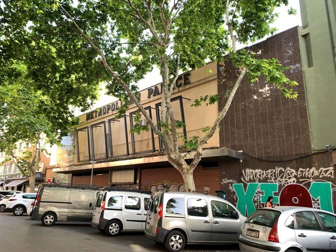 Archivo - Antiguos cines Metropolitan en Palma.