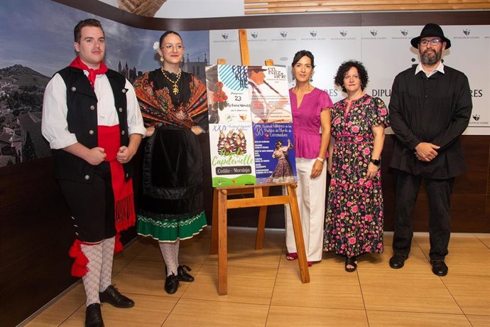 La Diputación de Cáceres y la Federación Extremeña de Folklore presentan su convenio de colaboración
