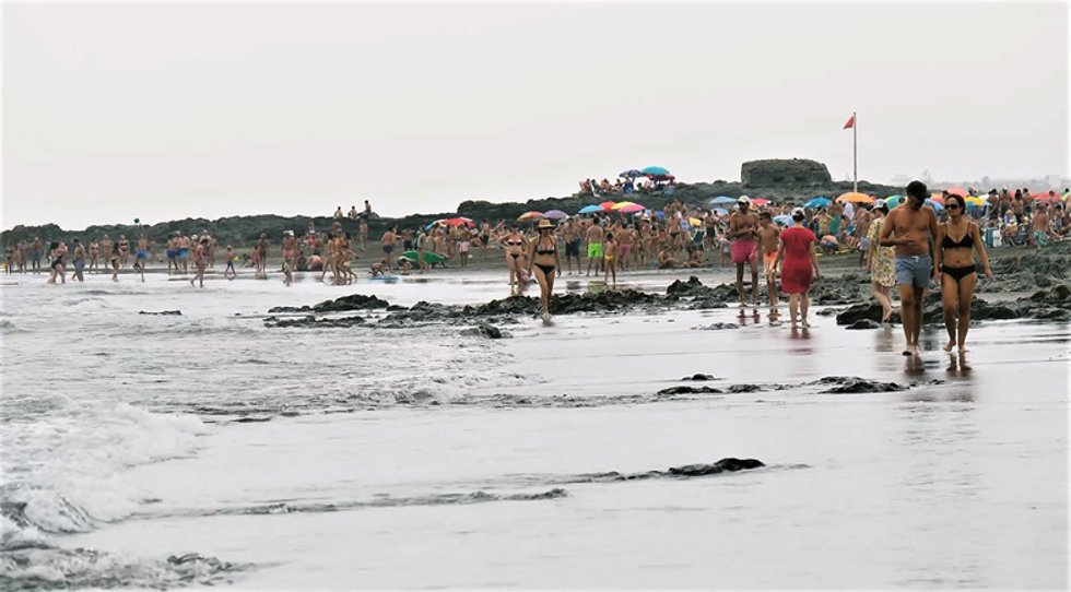 Archivo - Playa en Canarias