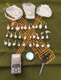 Droga intervenida al detenido.