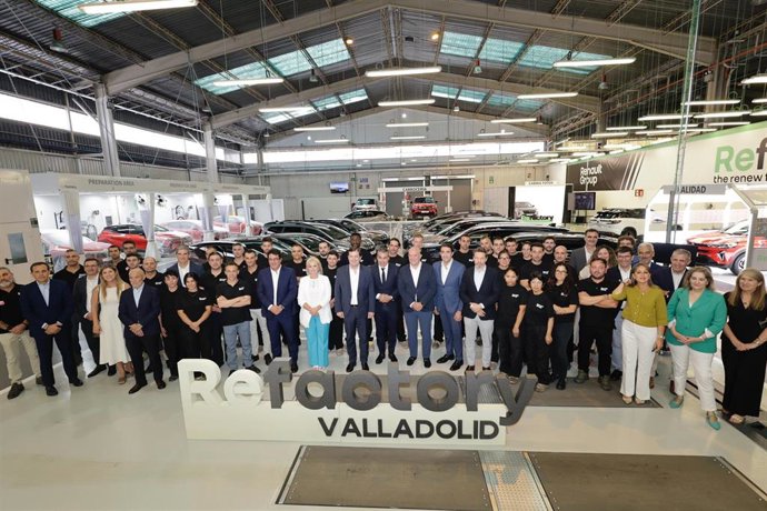 Visita de autoridades a la planta Refactory de Renault en Valladolid.