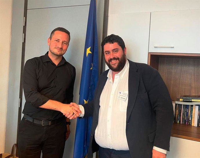El alcalde de Nules y presidente de Unión Municipalista, David García, se ha reunido en Bruselas con el vicepresidente del Parlamento Europeo, Nicolae Stefanuta